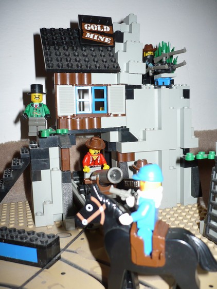 6761 Bandits Secret Hideout 4